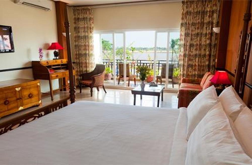 Bougainvillier Hotel Phnom Penh Exterior photo