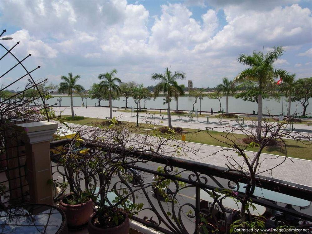 Bougainvillier Hotel Phnom Penh Exterior photo