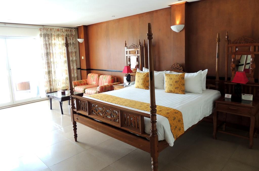 Bougainvillier Hotel Phnom Penh Exterior photo