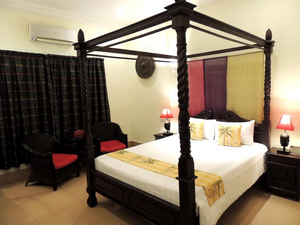 Bougainvillier Hotel Phnom Penh Exterior photo