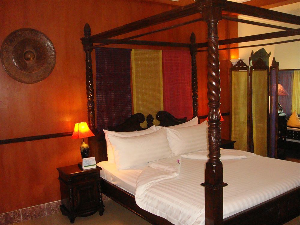 Bougainvillier Hotel Phnom Penh Exterior photo