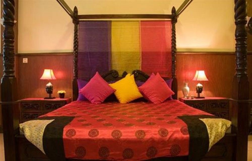 Bougainvillier Hotel Phnom Penh Exterior photo