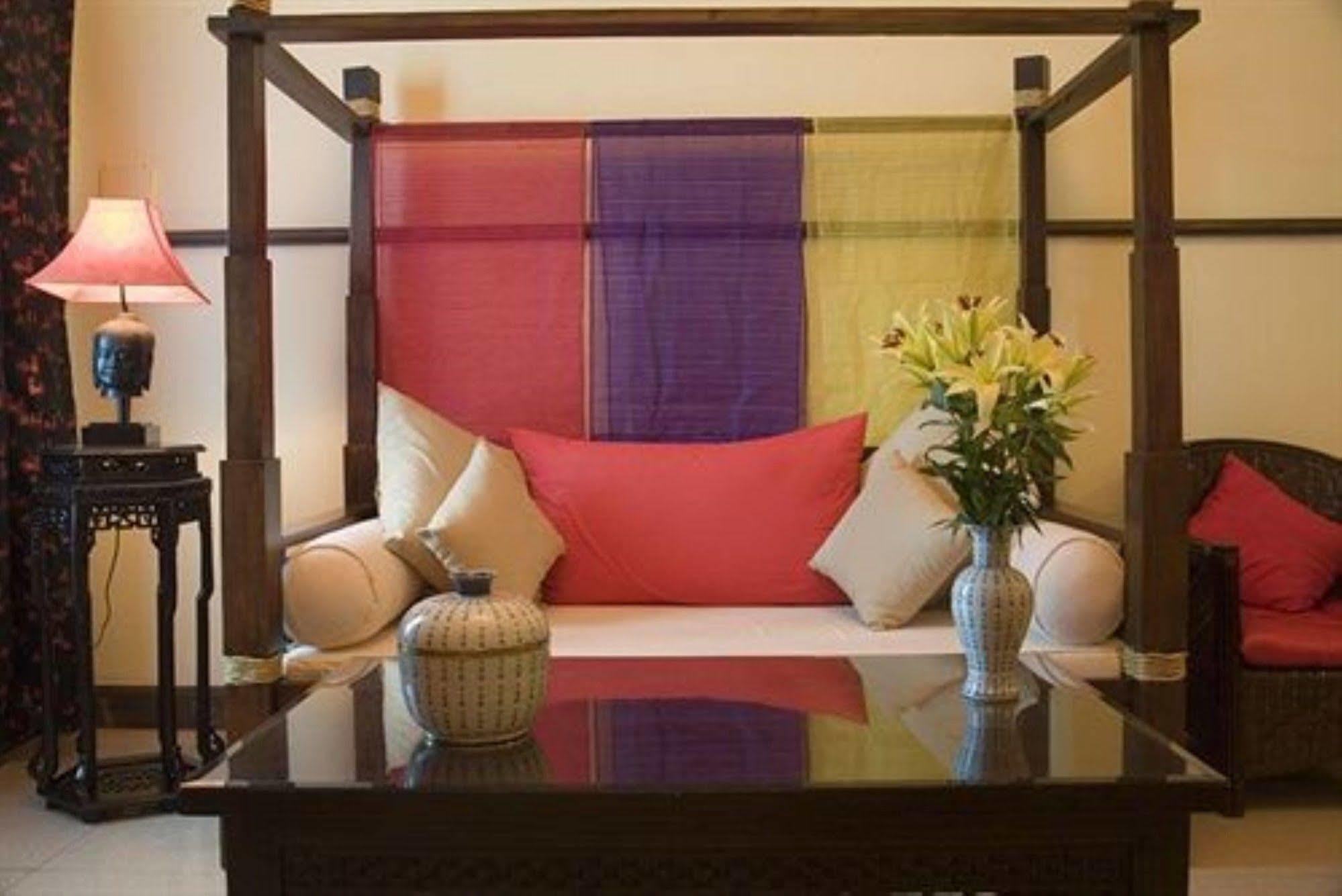 Bougainvillier Hotel Phnom Penh Exterior photo