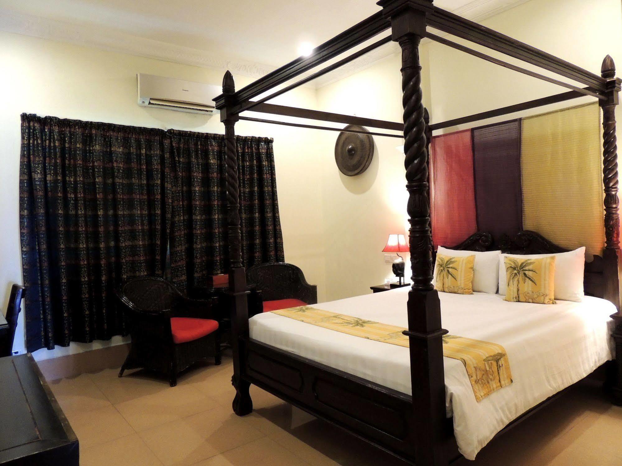 Bougainvillier Hotel Phnom Penh Exterior photo