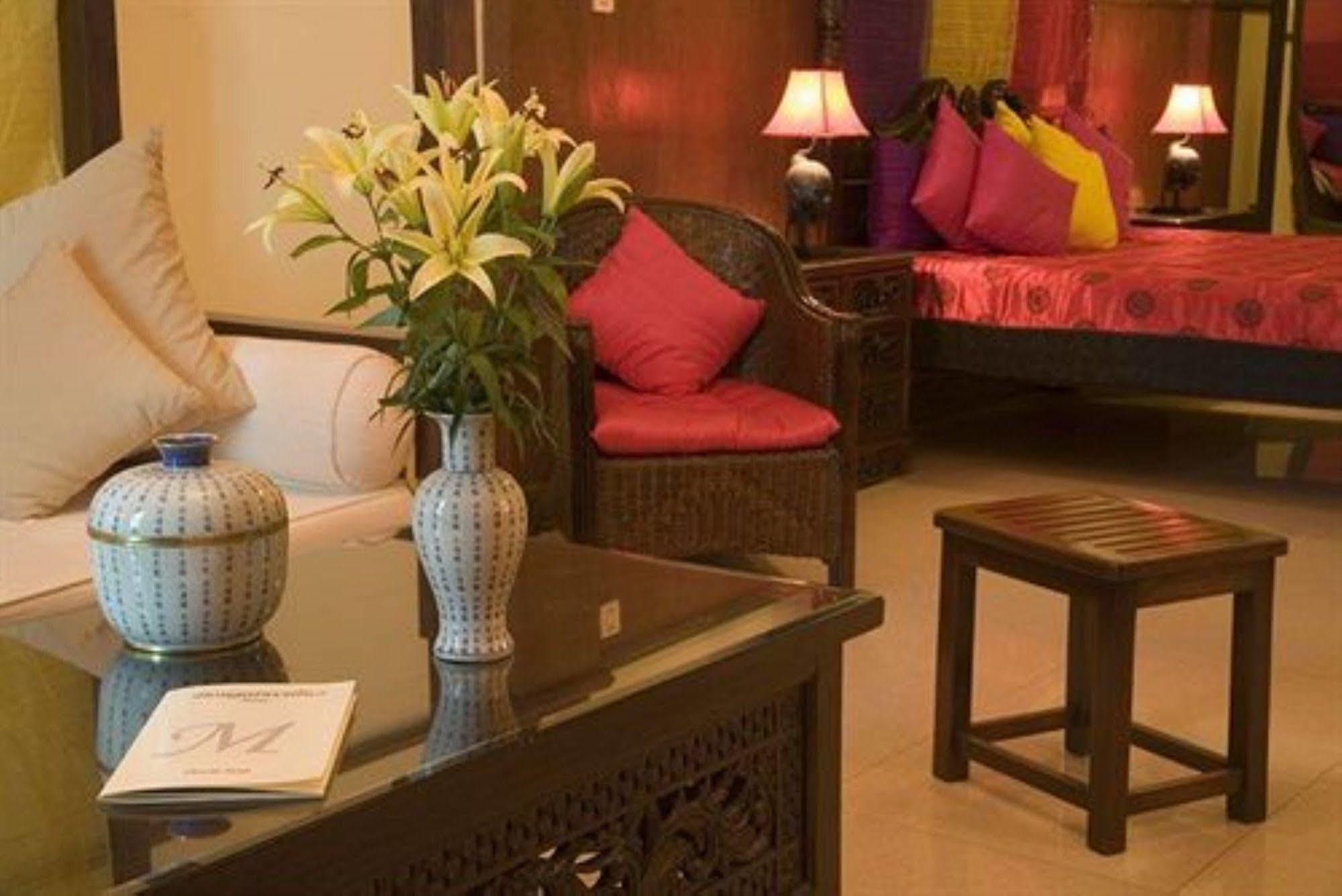 Bougainvillier Hotel Phnom Penh Exterior photo