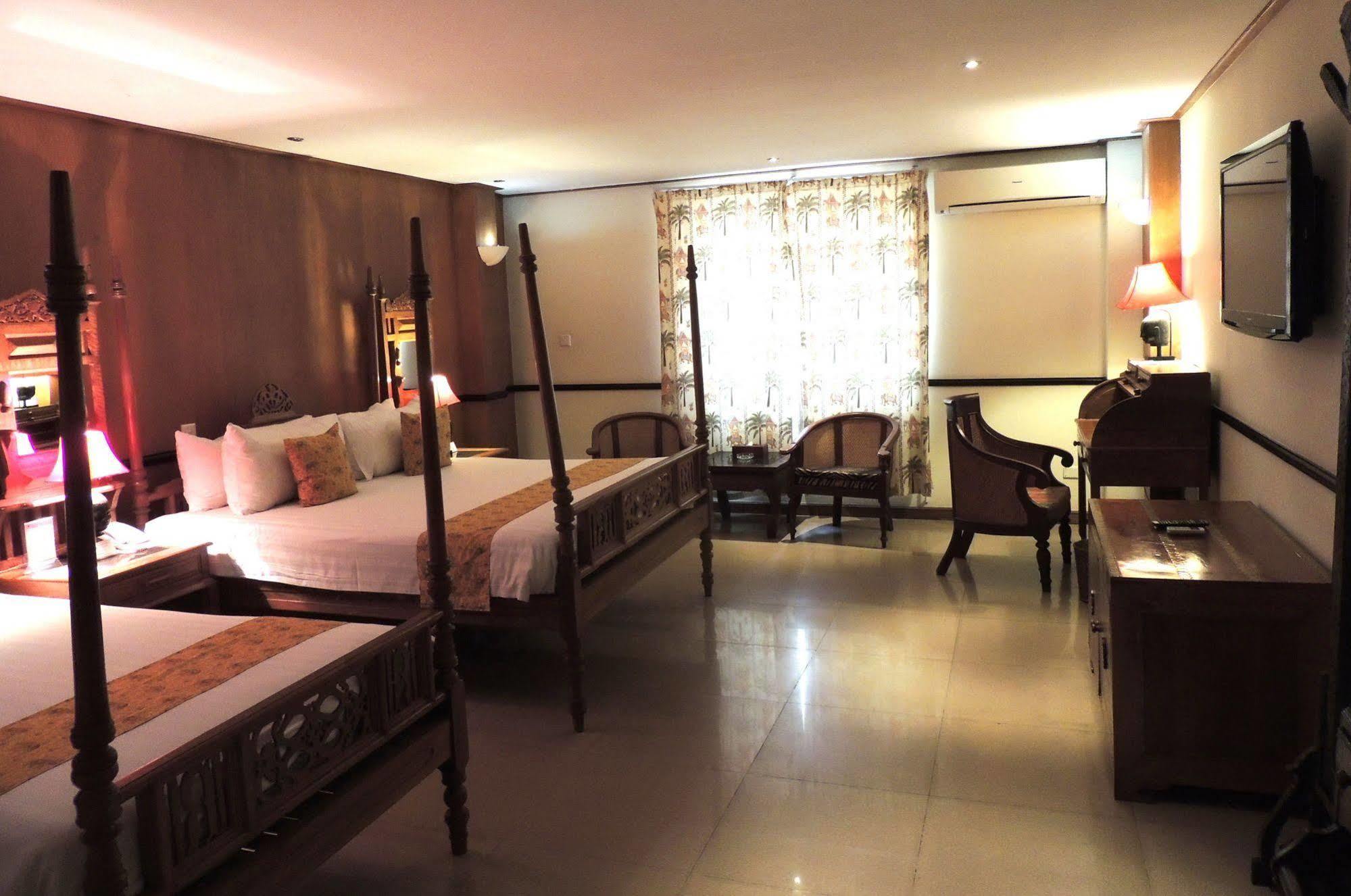 Bougainvillier Hotel Phnom Penh Exterior photo